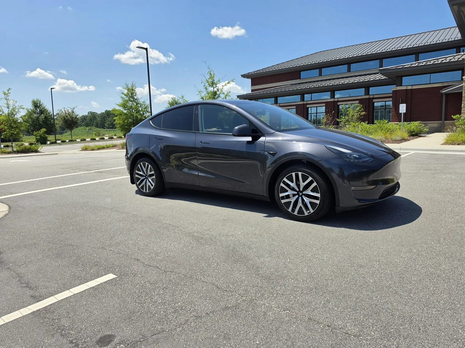 Used 2024 Tesla Model Y Long Range AWD/4WD image 9