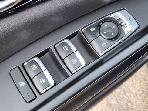 Certified 2025 Kia Carnival SX Prestige image 9