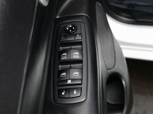 Used 2021 Jeep Grand Cherokee Laredo X image 10