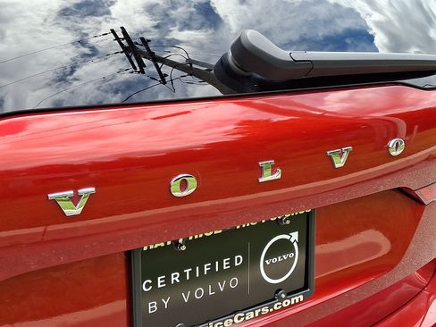 Certified 2024 Volvo XC60 B5 Plus AWD/4WD image 32