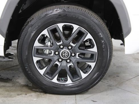 Used 2024 Toyota Tundra Limited AWD/4WD image 13