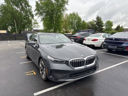 Used 2024 BMW 530i xDrive w/ Premium Package AWD/4WD image 3