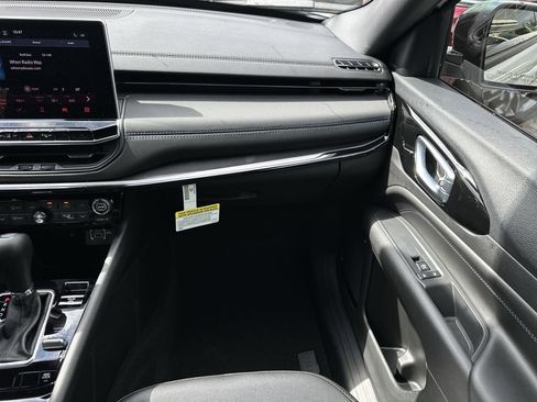 New 2026 Jeep Compass Limited image 18