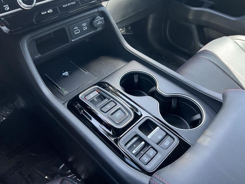 Used 2025 Honda Pilot Black Edition image 35