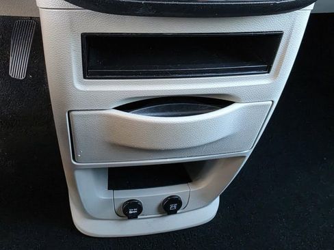 Used 2019 Dodge Grand Caravan SE w/ UConnect Hands-Free Group image 19