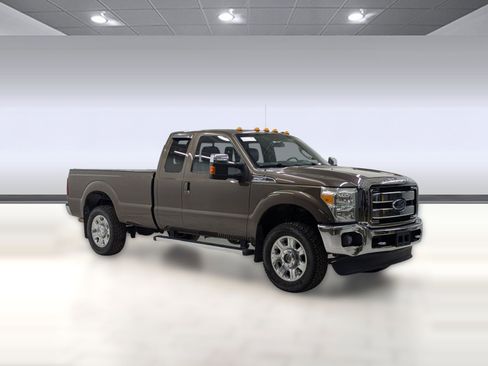 Used 2016 Ford F250 Lariat w/ Chrome Package image 6
