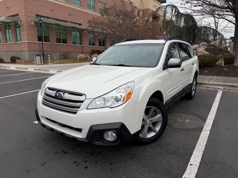 Used 2014 Subaru Outback 3.6R Limited image 2