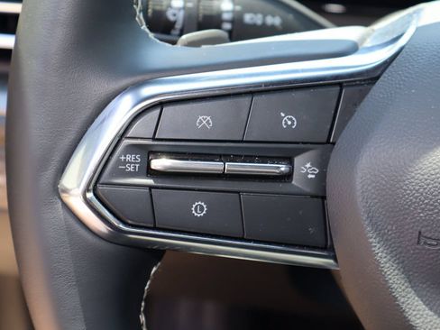 Used 2026 Chevrolet Traverse LT FWD image 13
