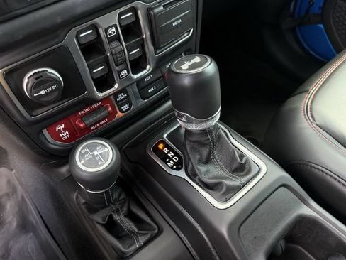 Used 2024 Jeep Wrangler Unlimited Rubicon AWD/4WD image 19