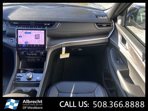 New 2025 Jeep Grand Cherokee Limited image 17