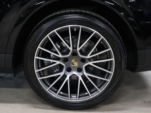 Used 2021 Porsche Cayenne image 38