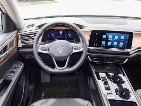 New 2026 Volkswagen Atlas SE FWD image 20