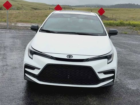 Used 2025 Toyota Corolla XSE FWD image 3