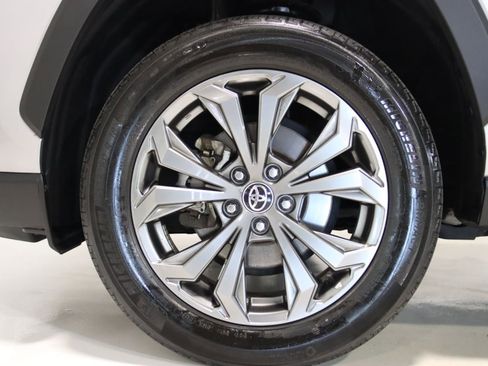 Used 2022 Toyota RAV4 XLE Premium AWD/4WD image 71
