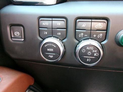 Used 2024 GMC Sierra 2500 Denali Ultimate AWD/4WD image 26