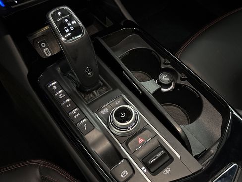 Used 2022 Maserati Levante Modena image 13