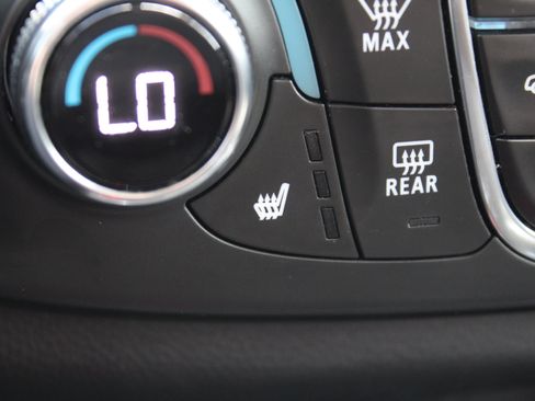Used 2020 Chevrolet Traverse LT FWD image 19
