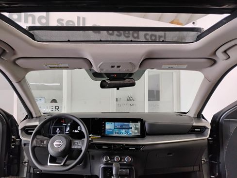 Used 2025 Nissan Kicks SV w/ SV Premium Package FWD image 37