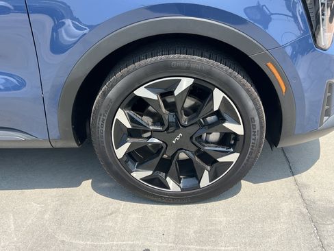 Certified 2024 Kia Sorento SX image 10