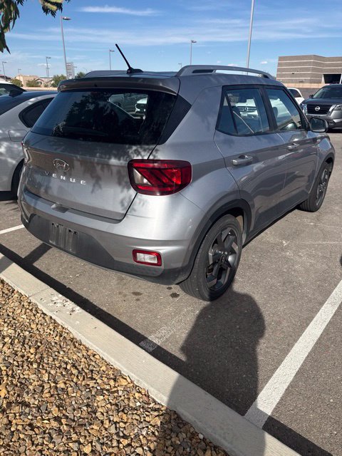 Used 2025 Hyundai Venue SEL FWD image 3