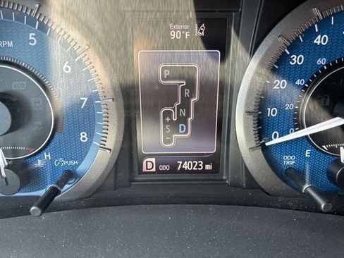 Used 2020 Toyota Sienna LE w/ Carpet Mat Package image 11