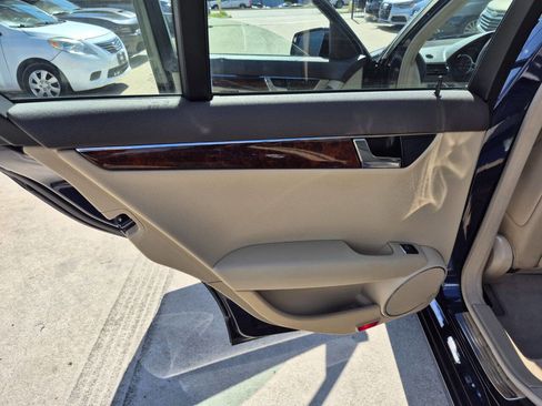 Used 2011 Mercedes-Benz C 300 4MATIC Sedan image 12