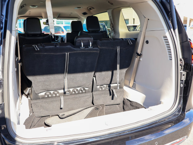 Used 2024 Chrysler Pacifica Limited FWD image 28