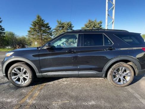 Used 2022 Ford Explorer XLT w/ Equipment Group 202A AWD/4WD image 6