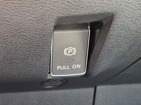 Used 2023 Nissan Ariya FWD image 28