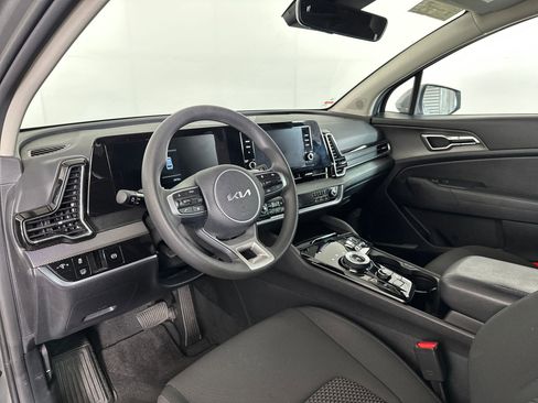 Used 2023 Kia Sportage LX image 3