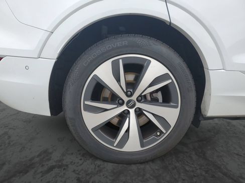 Used 2024 Audi Q8 e-tron Premium Plus AWD/4WD image 5