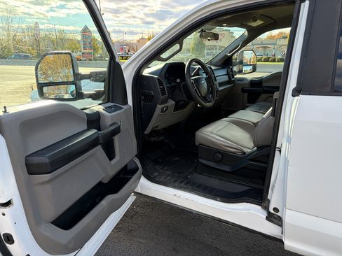 Used 2019 Ford F250 XL w/ Power Equipment Group image 12