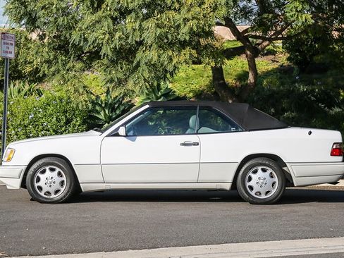 Used 1995 Mercedes-Benz E 320 Convertible image 9