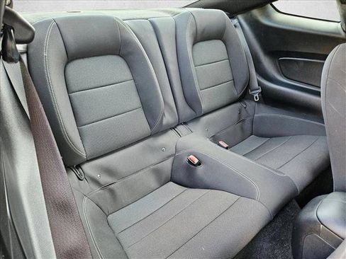 Used 2017 Ford Mustang Coupe RWD image 18
