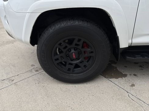 Used 2023 Toyota 4Runner TRD Off-Road AWD/4WD image 32