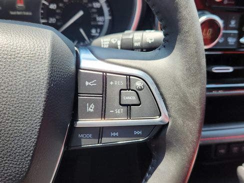 Used 2021 Toyota Highlander XSE AWD/4WD image 17