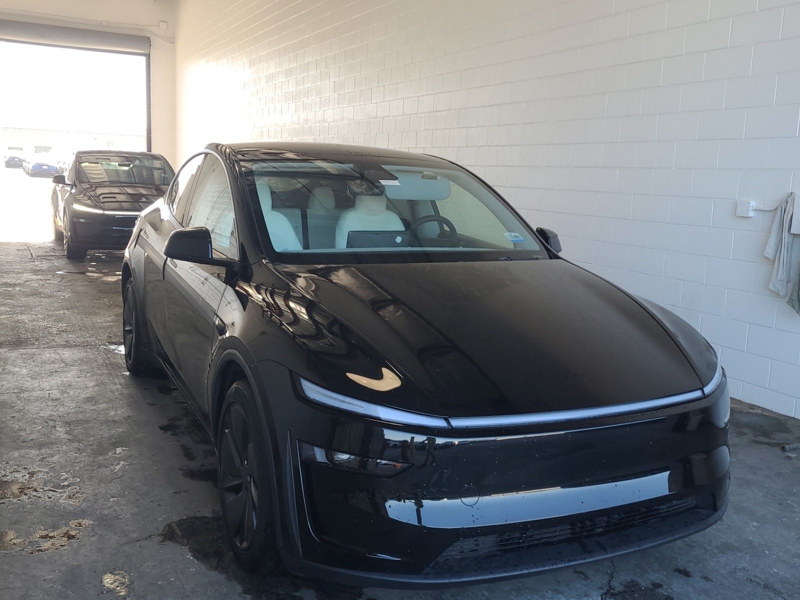 Used 2026 Tesla Model Y AWD image 1