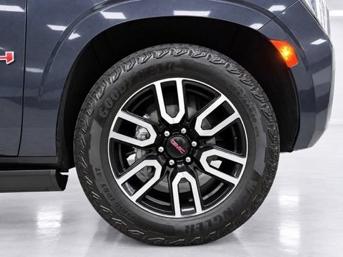 Used 2023 GMC Yukon AT4 AWD/4WD image 13