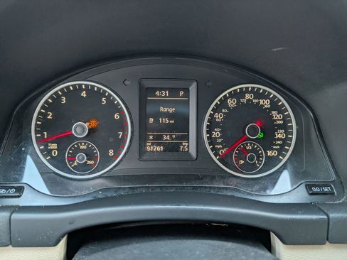 Used 2016 Volkswagen Tiguan S image 16