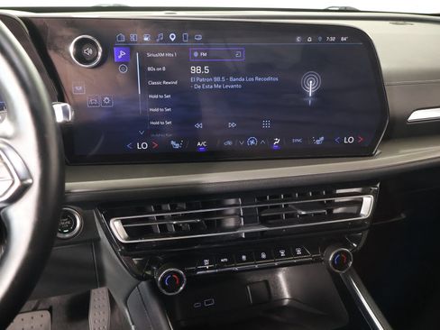 Used 2025 Chevrolet Traverse LT FWD image 5