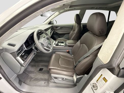 Used 2019 Audi Q8 Prestige w/ Luxury Package image 18