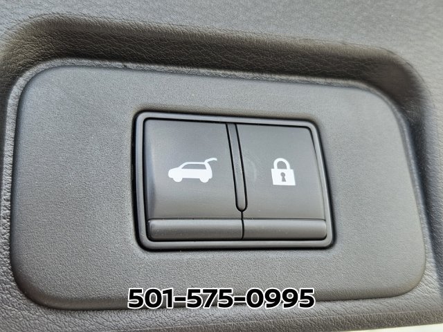 Used 2025 Nissan Rogue SV AWD/4WD image 16