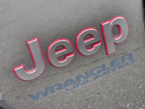 Used 2018 Jeep Wrangler Unlimited Rubicon AWD/4WD image 12