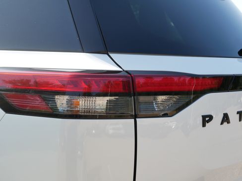 Certified 2025 Nissan Pathfinder SV w/ Black Appearance Package AWD/4WD image 17