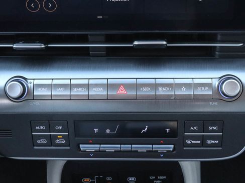 Used 2025 Hyundai Kona SEL FWD image 11