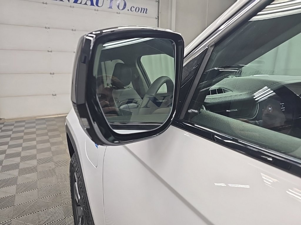 Used 2023 Jeep Grand Cherokee 4WD 4xe w/ Luxury Tech Group II image 52