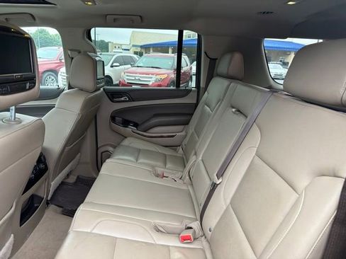 Used 2019 Chevrolet Suburban LT AWD/4WD image 17