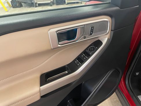 Used 2022 Ford Explorer Limited w/ Class IV Trailer Tow Package image 11