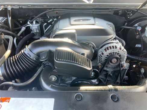 Used 2011 Cadillac Escalade 4D Sport Utility w/ Touring Package image 29