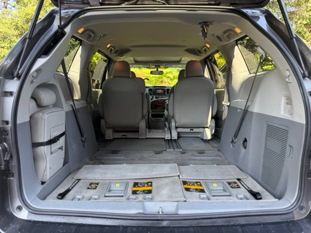 Used 2012 Toyota Sienna XLE FWD image 48